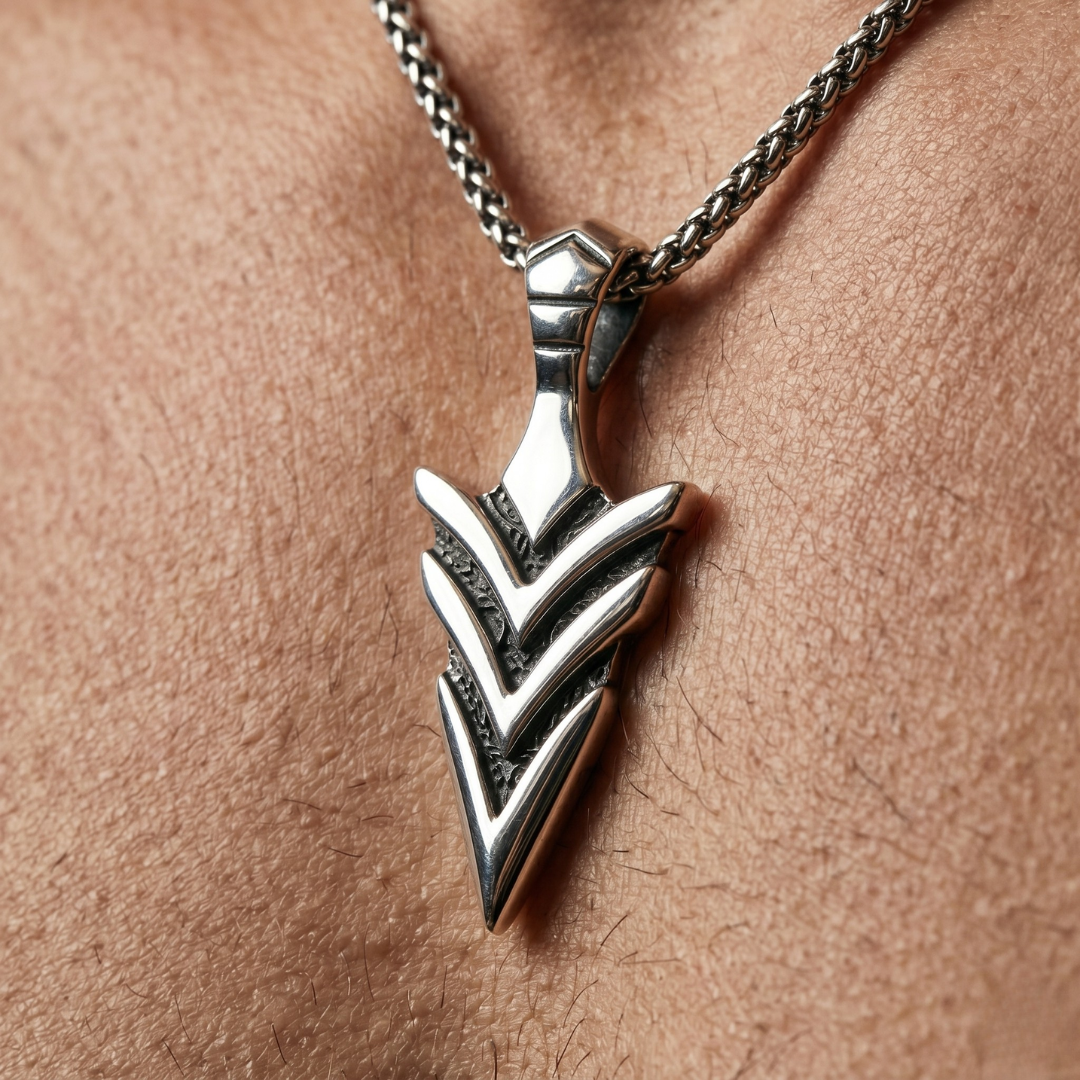 ODDSPJÓT — Spearhead Pendant Necklace