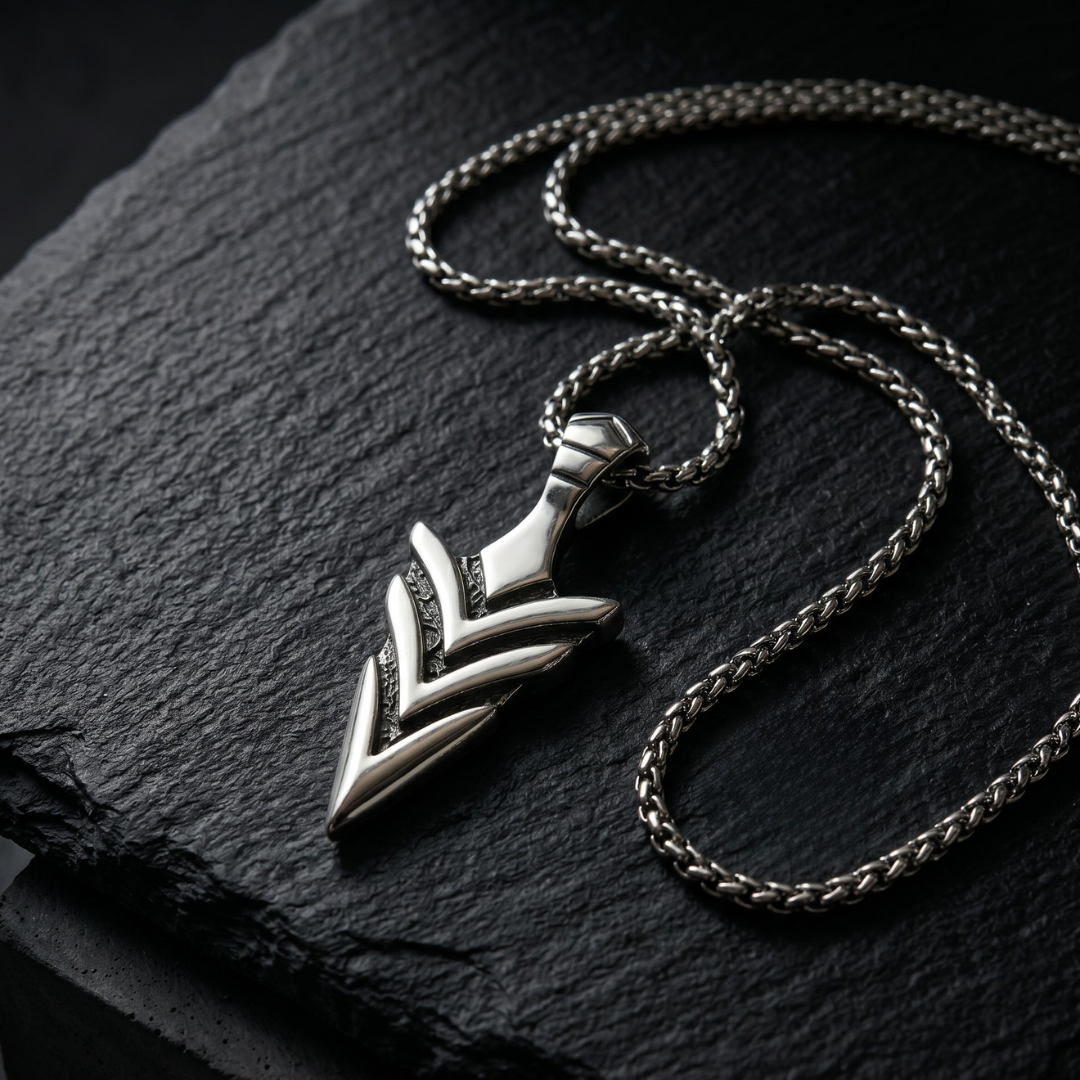 ODDSPJÓT — Spearhead Pendant Necklace