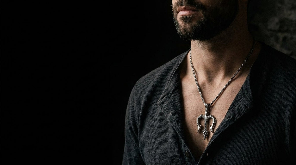 Man wearing the Atgeirr barbed spear pendant